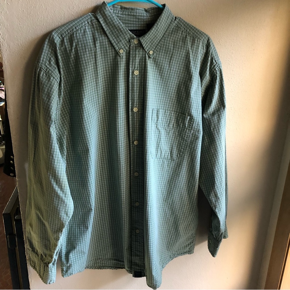 American Eagle Outfitters Casual Green/Navy/Cream Plaid Button-down Shirt. Large